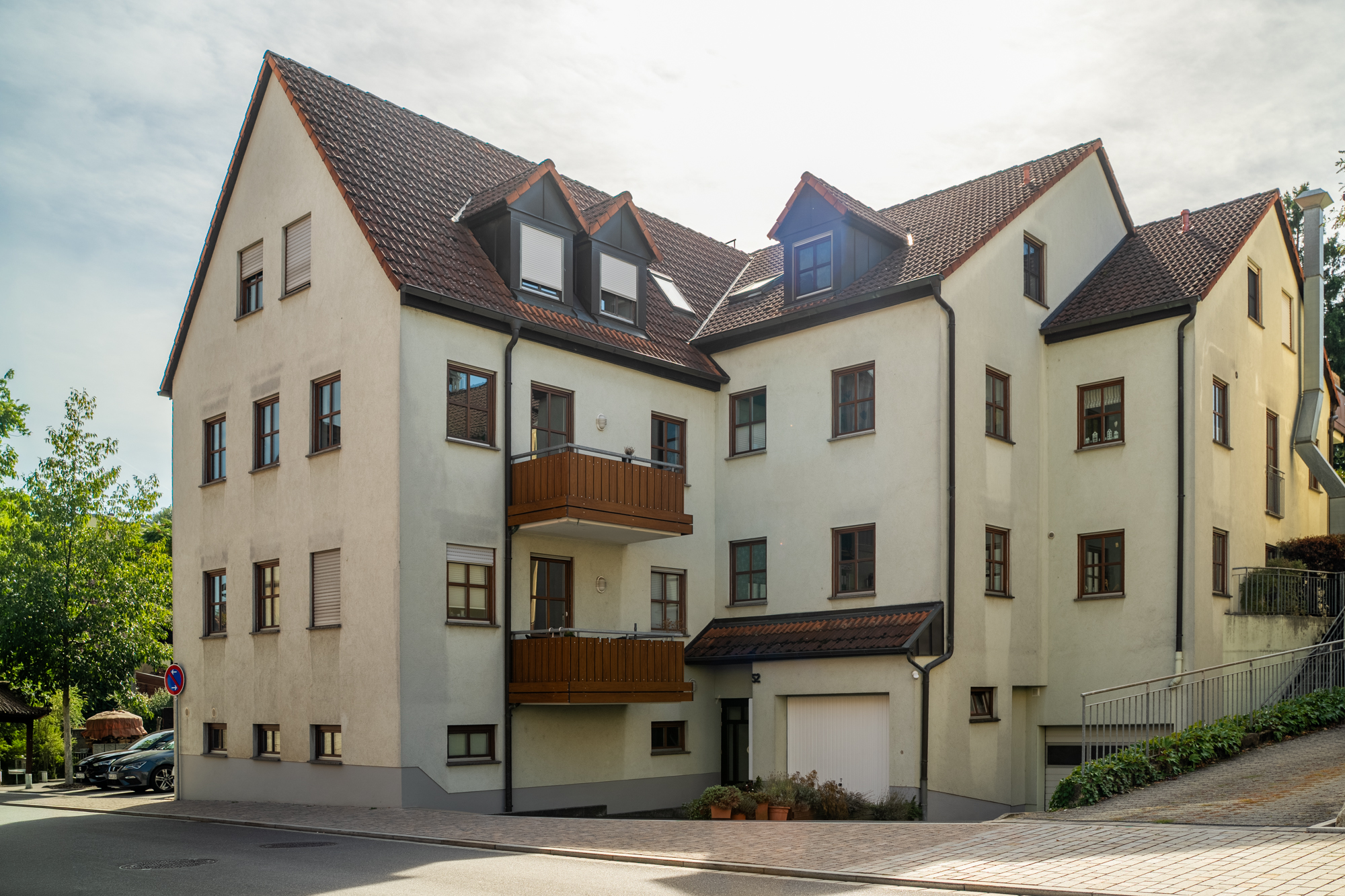 WEG-Wohnanlage in Gerbrunn, verwaltet von der Hoch2 Hausverwaltung, 8 Wohneinheiten